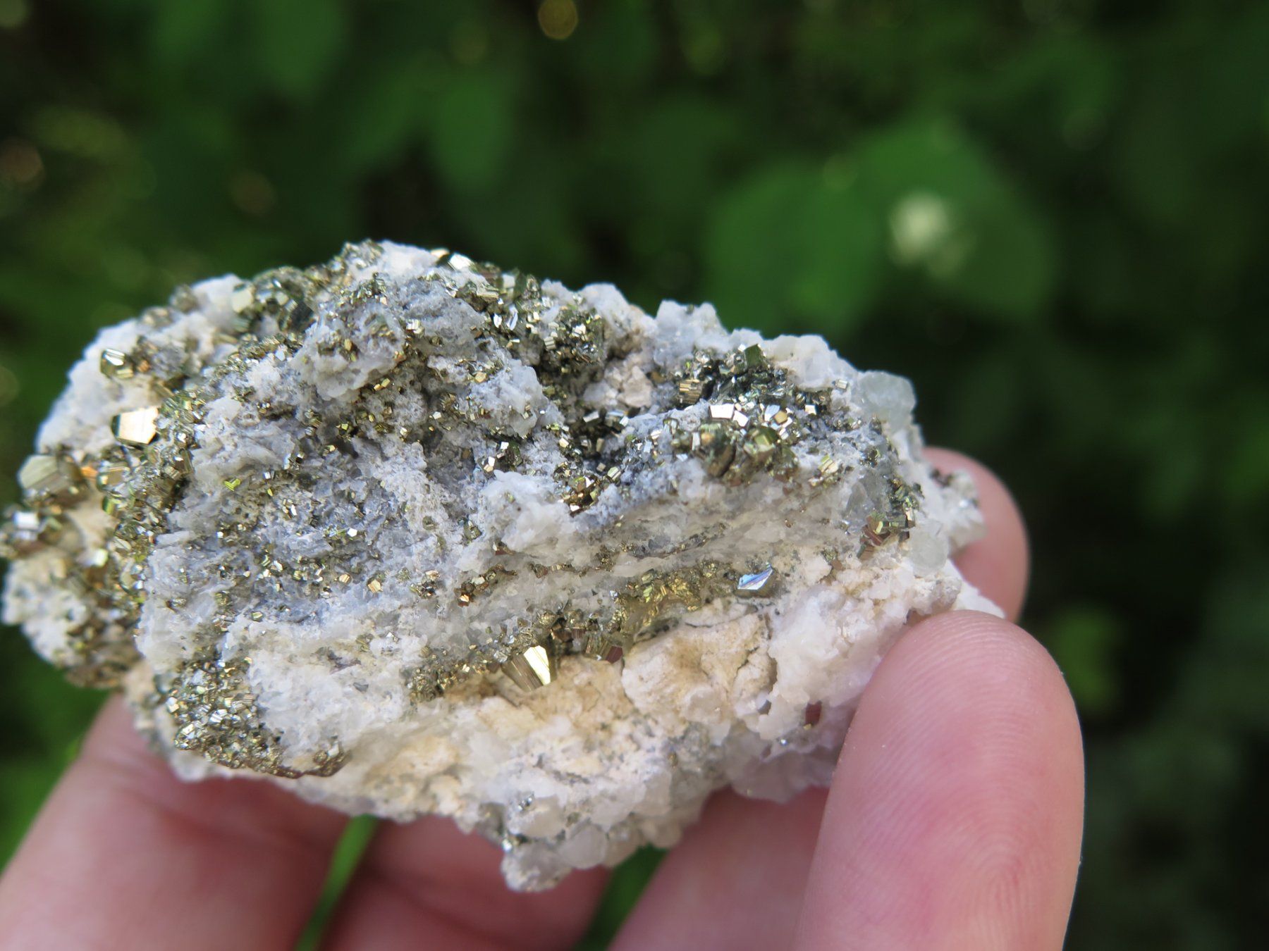 Minerali & Pietre curative: Fluorit mit Pyriten, Calcit und Dolomit – Usato da Schaffhausen venduto da Yamakana51L8736OQ8 5