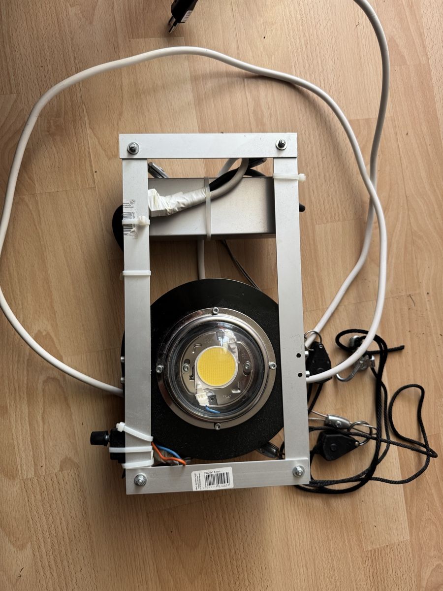 Lampade: Led Pflanzenlampe 75 watt – Usato da Dällikon venduto da luescher1992 2