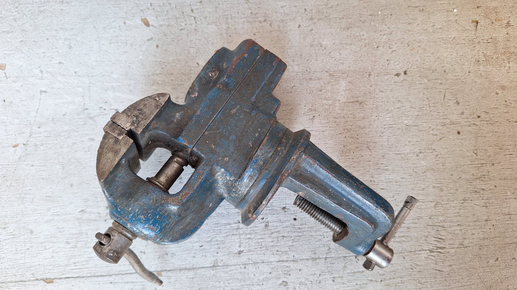 Alle Werkzeuge: Vintage Schraubstock  ,Scheunenfund – Gebraucht aus Dornach von majo8689