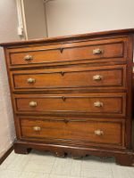 ancien commode en bois massif