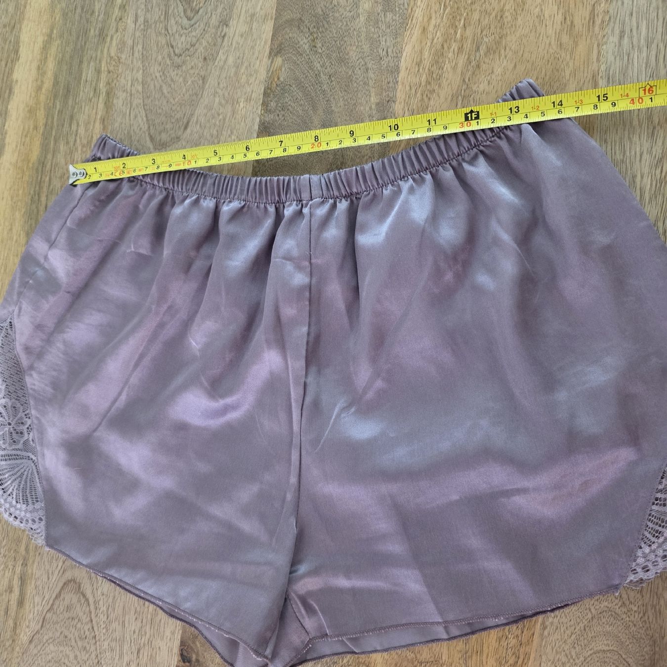 Altra biancheria intima: Shorts  Lila Spitze Gr M – Usato da Rheinsulz venduto da Gilea 2