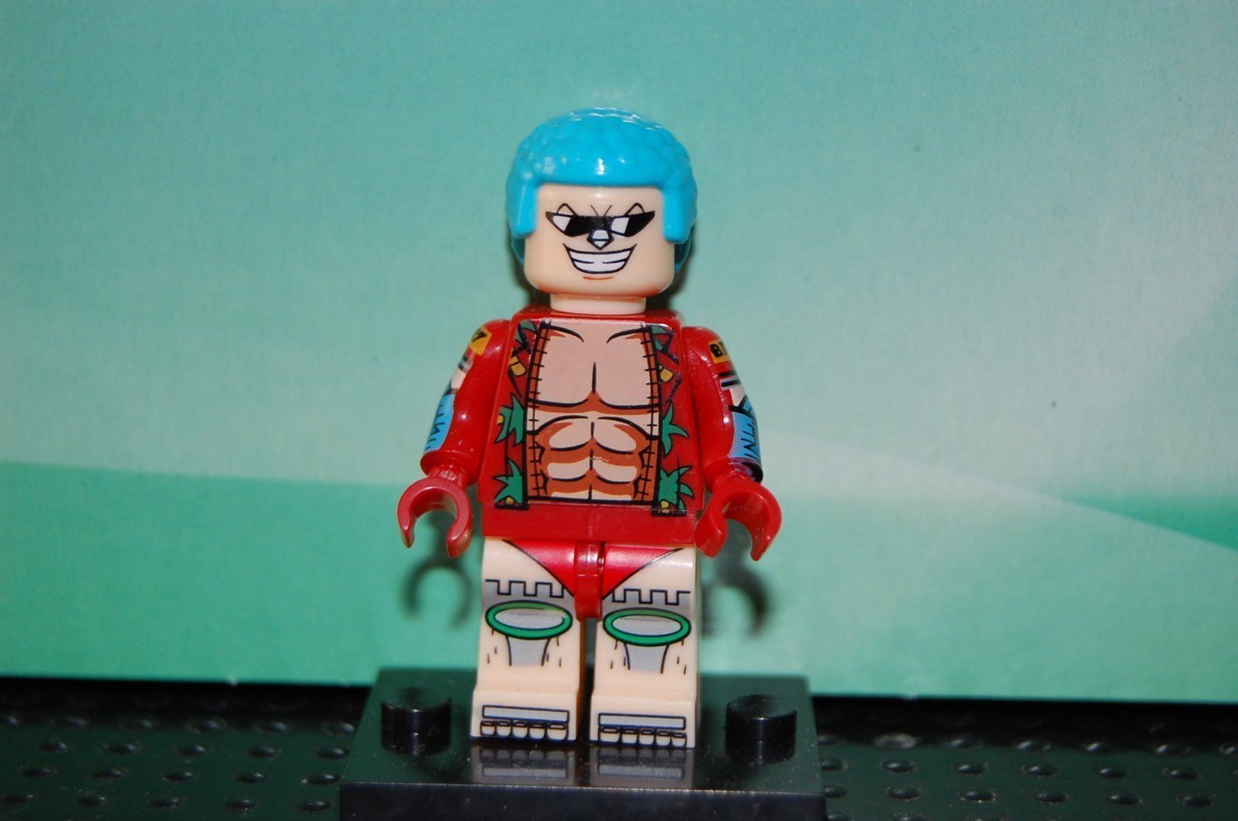 Kit di costruzioni: One Piece Minifigur Franky Version 1 – Usato da Basel venduto da Don-Angel