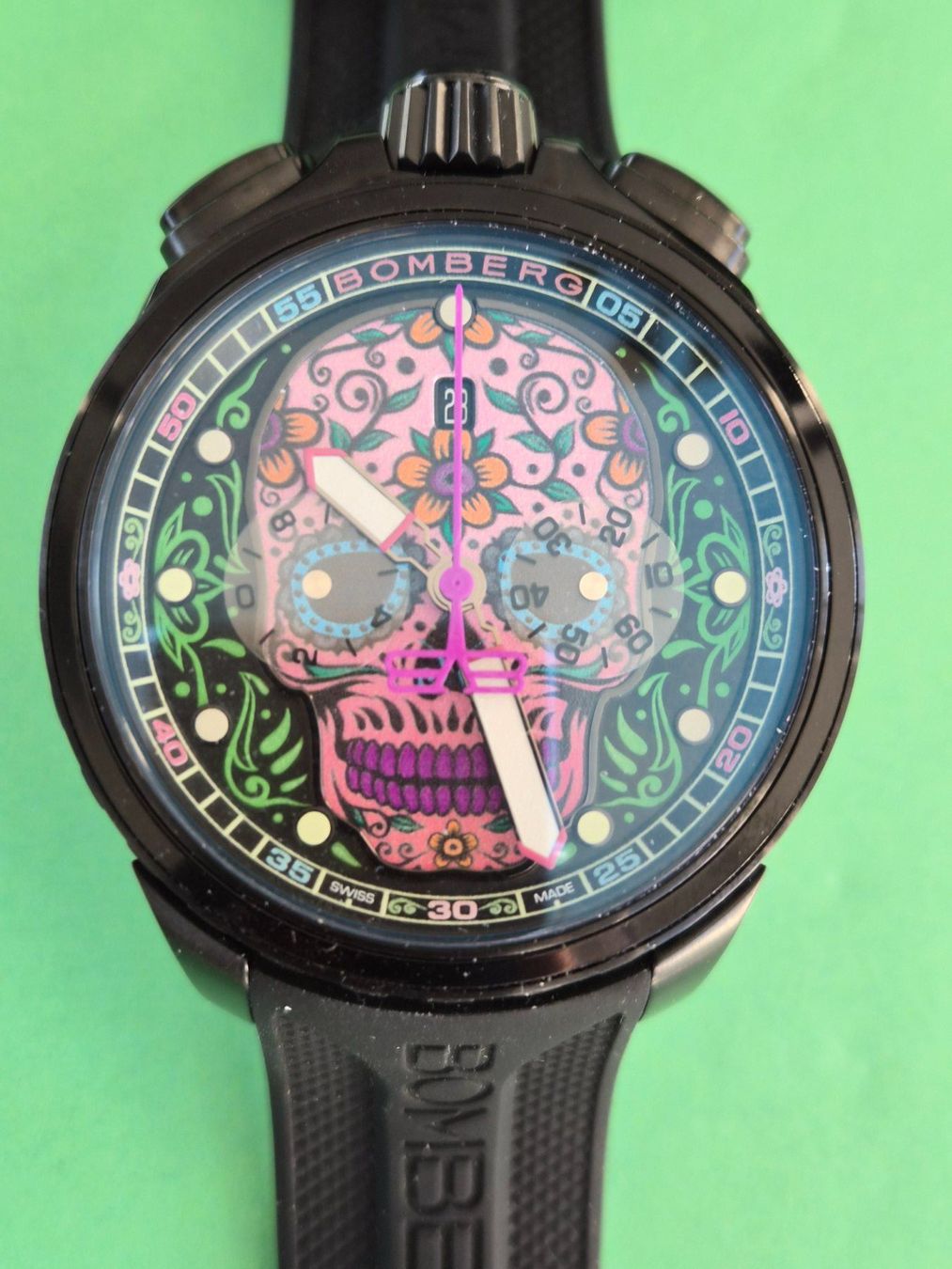 Bomberg Uhren: Bomberg Bolt-68 Heritage Sugar Skull Purple – Neu (gemäss Beschreibung) aus Chabrey von Horology 1