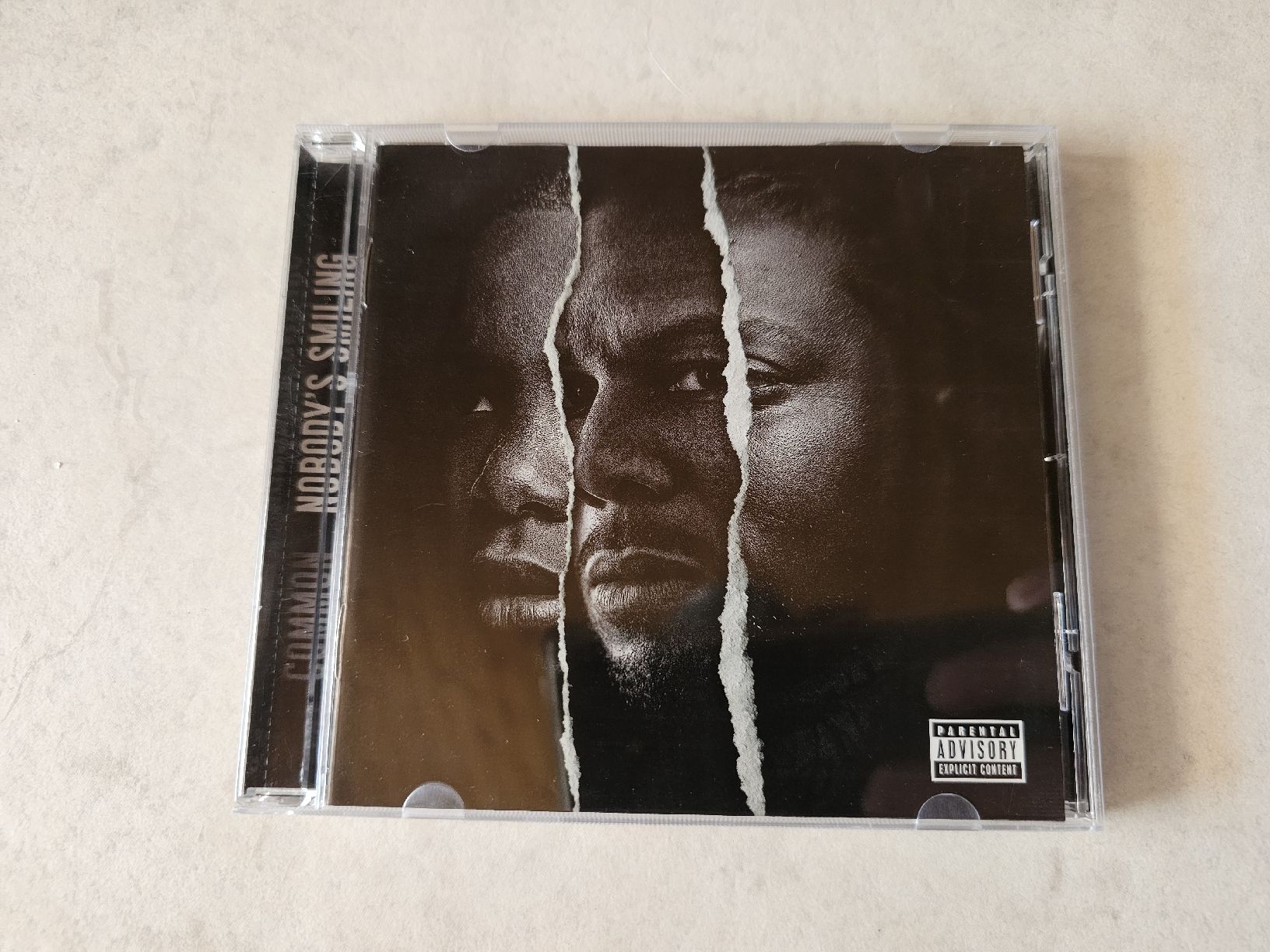 CDs: Common  -  Nobody's Smiling – Gebraucht aus Schneisingen von backstore24