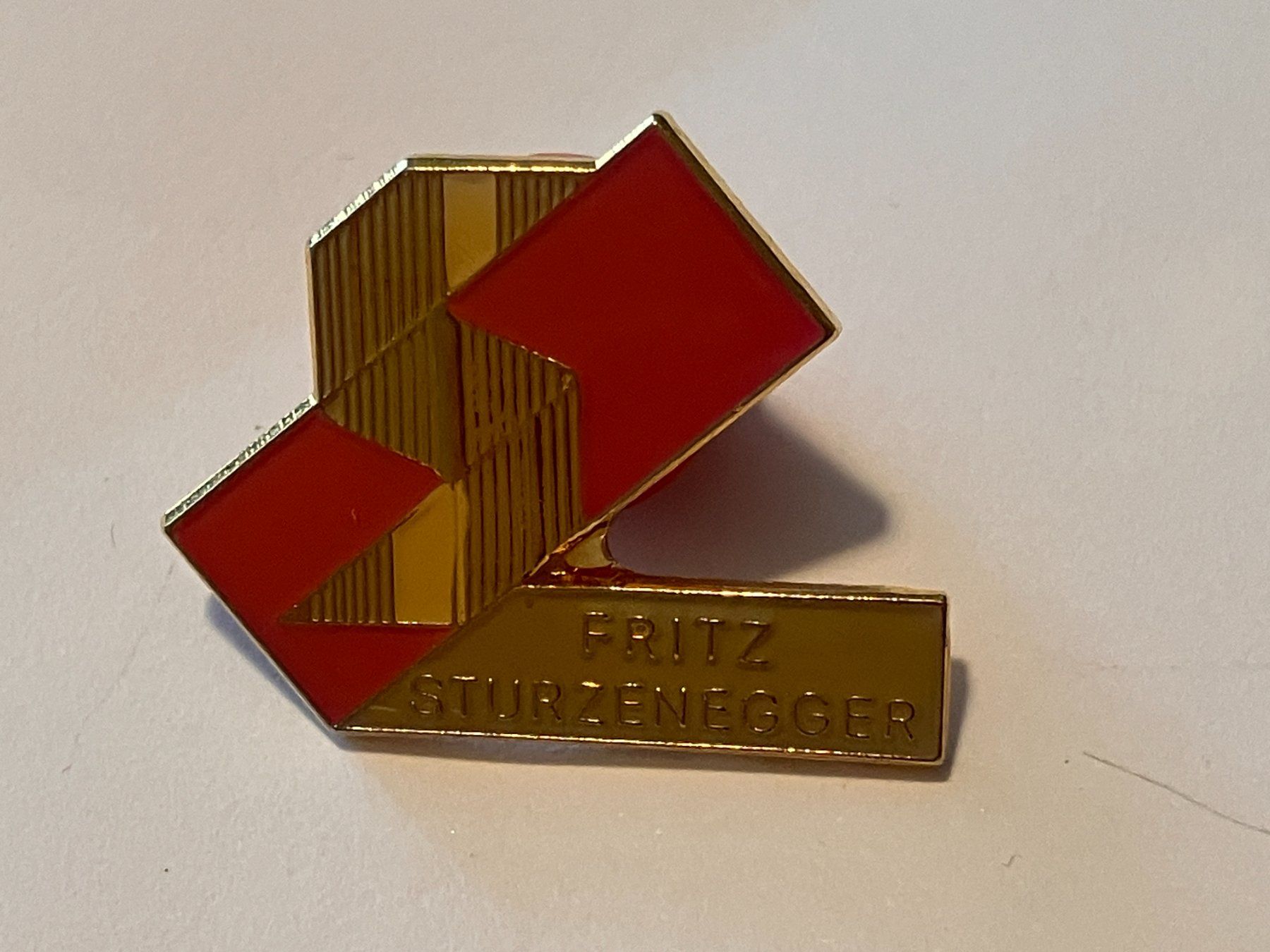 Placchette & Badge: 1 Pin Fritz Sturzenegger – Usato da Basel venduto da djwwpp