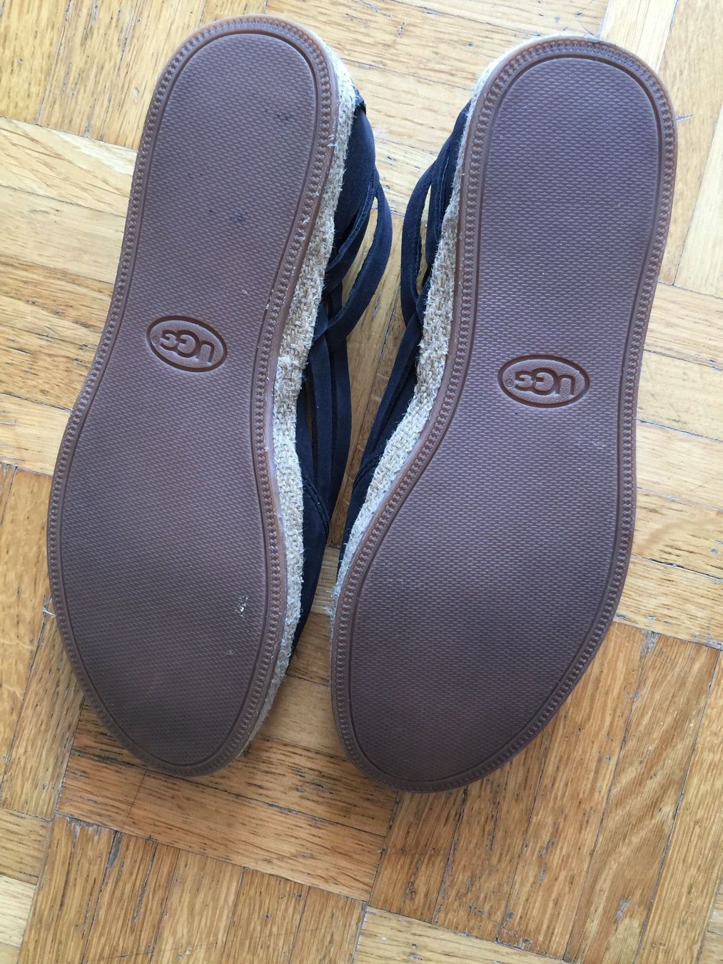 Ugg Chaussures femmes: UGG ballerines gr.35 – D'occasion à Biel/Bienne par Laurencemathys 2