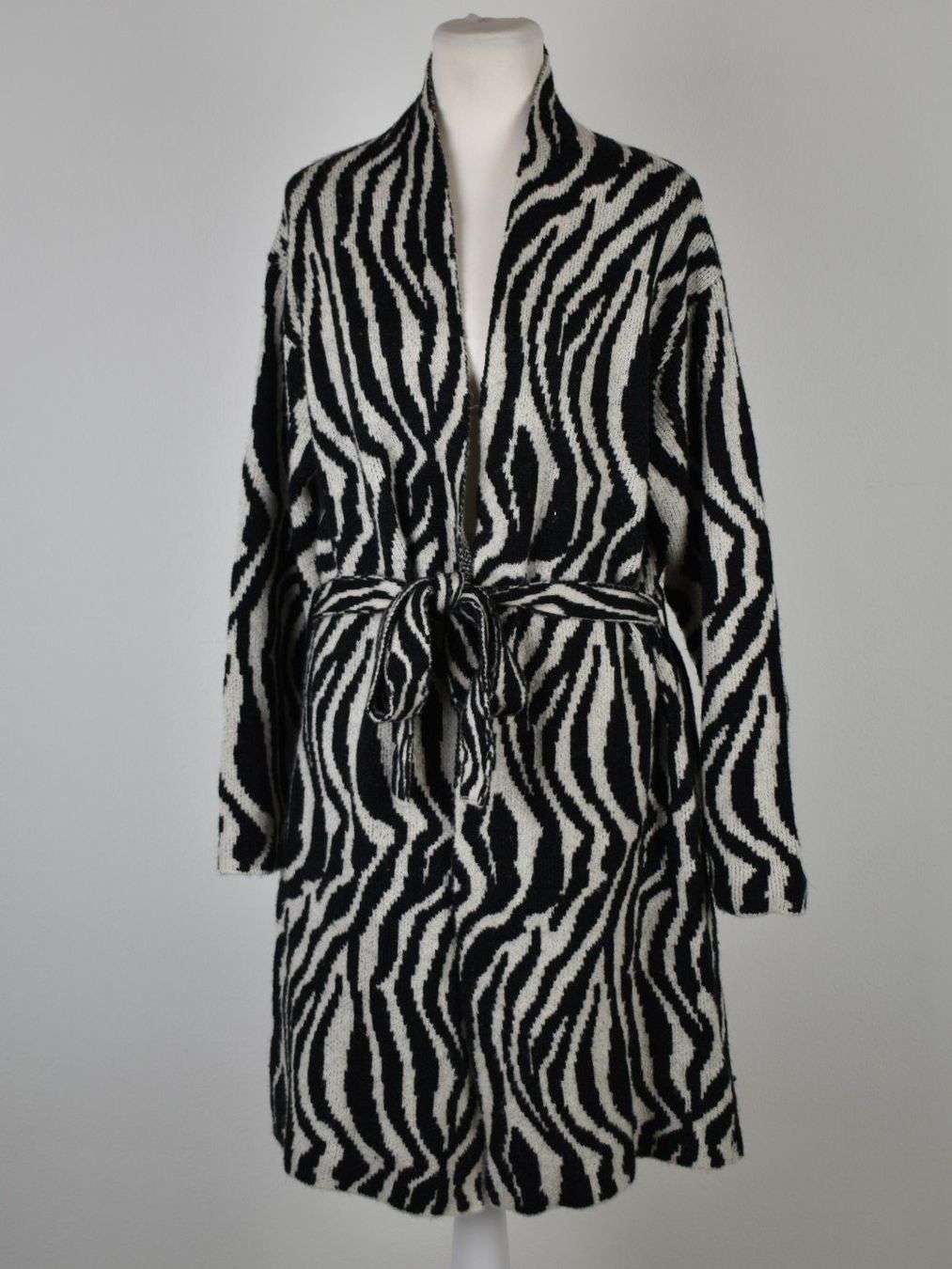 Guess Giacche: Guess Strickjacke Gr.L neuwertig – Nuovo (secondo la descrizione) da Nürensdorf venduto da 2ND_STORY