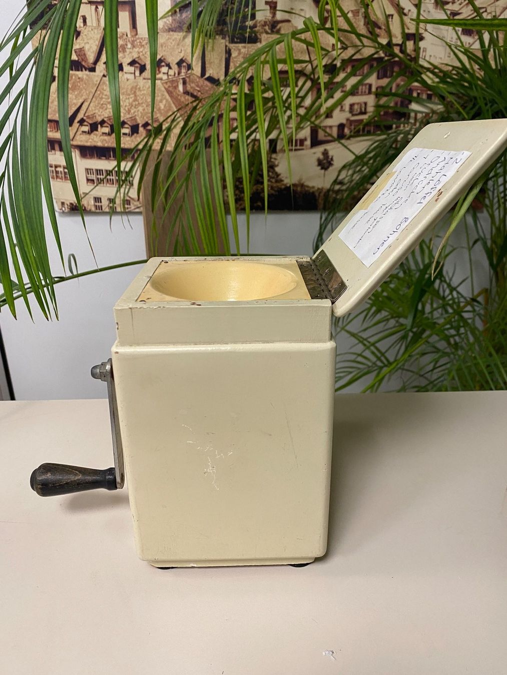 Elettrodomestici da cucina: Schöne Kaffeemühle - 60er Jahre – Usato da Brügg BE venduto da schwimmer01 5