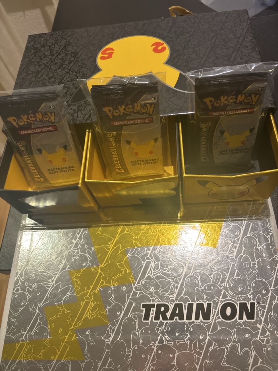 Pokémon Carte collezionabili: Pokemon Celebrations UPC Box mit 15 Booster  – Nuovo (secondo la descrizione) da Anglikon venduto da raf_7sml 1