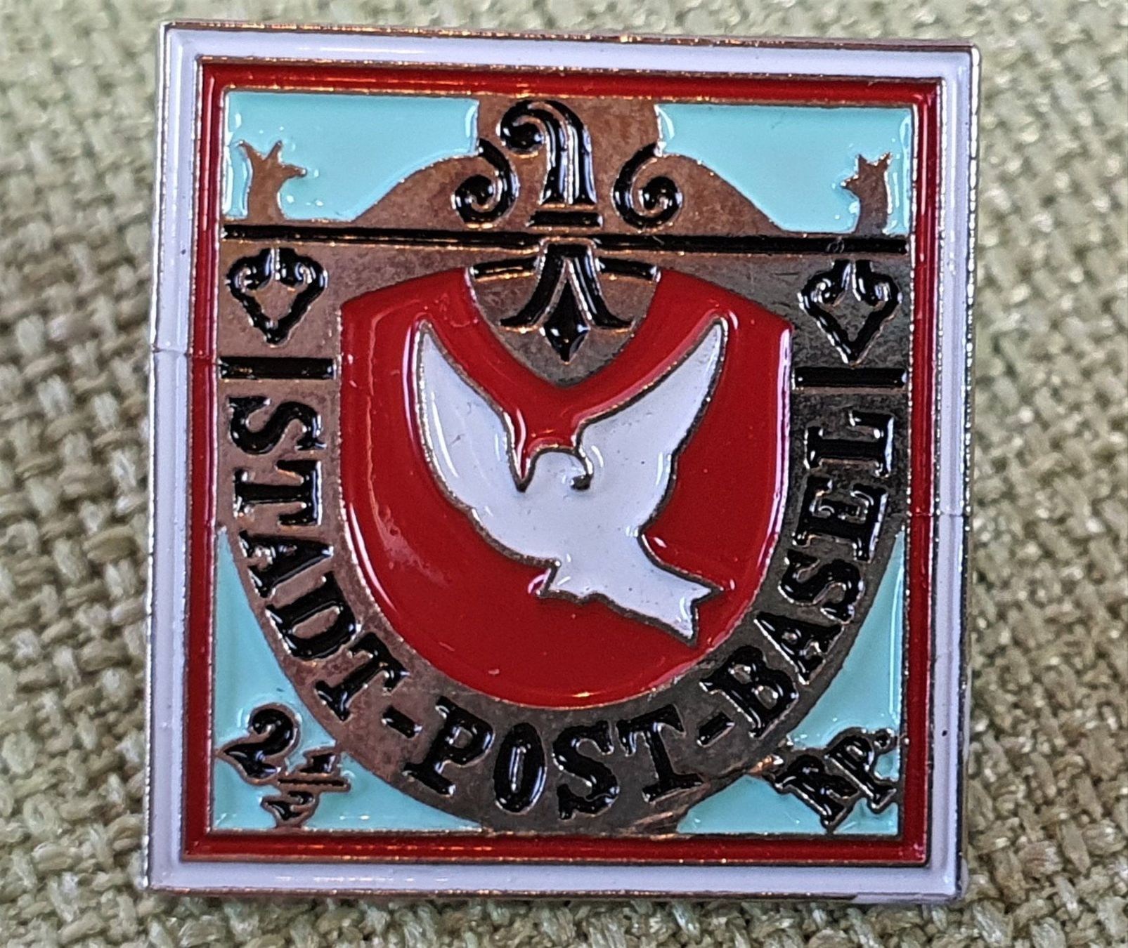 Placchette & Badge: A394 - Pin Stadt Post Basel Basler Taube – Usato da Reinach BL venduto da Boston-Verkauf 2