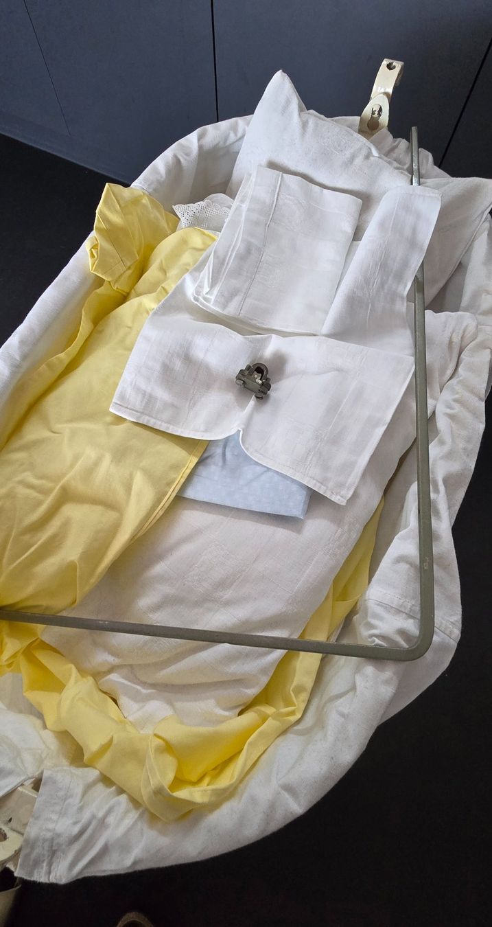 Giocattoli: puppenbett / wiege eisen antik – Usato da Linden venduto da Rsushi 3