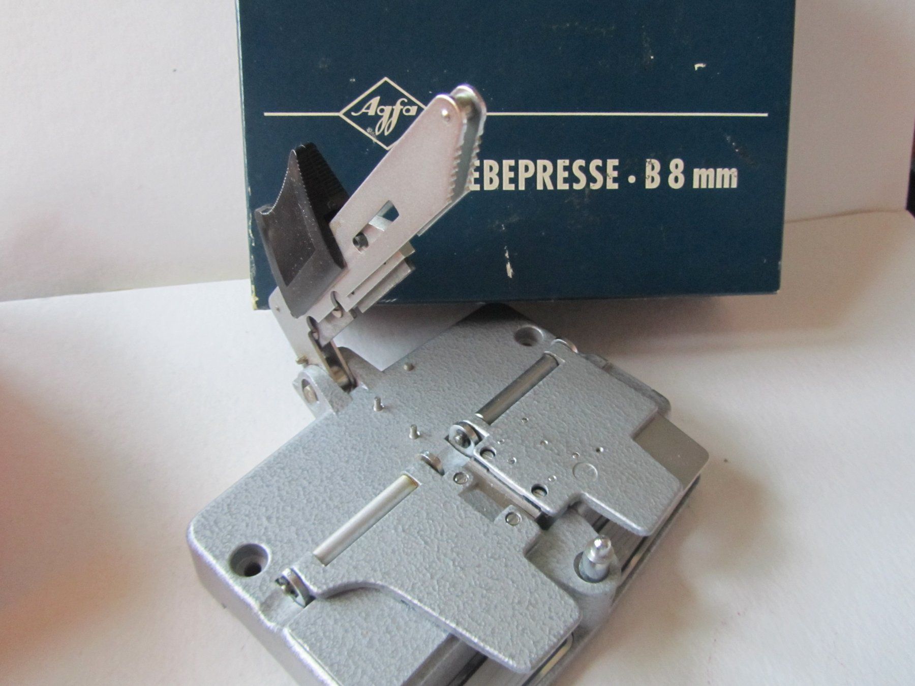 Agfa Fotocamera: Klebepresse 8mm Agfa 8mm mit OVP – Usato da Weiningen ZH venduto da dietsch57