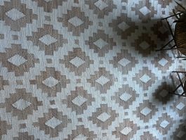 Grosser Teppich mit schönem Muster, 200x300cm, neuwertig