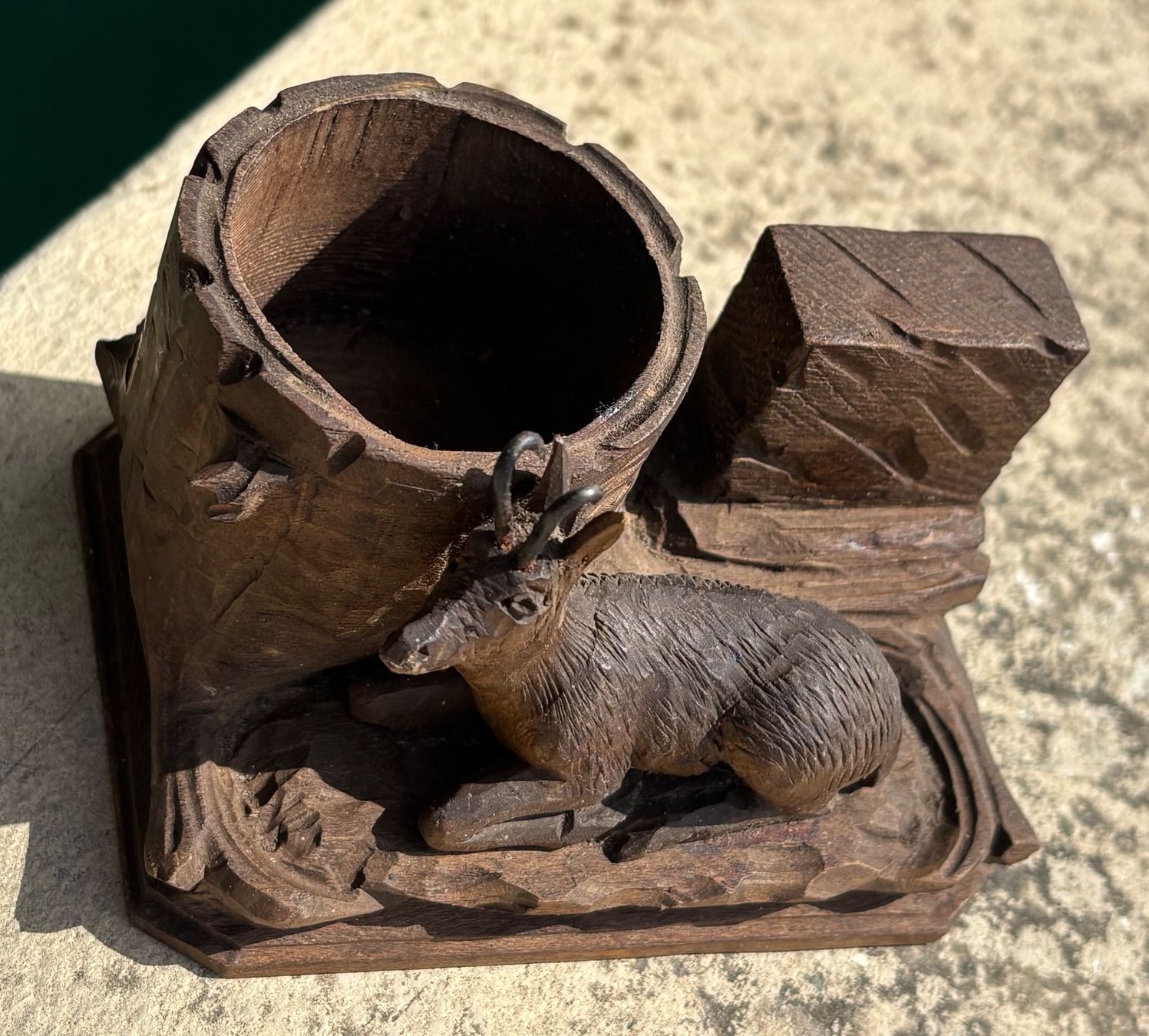 Figurines: Bois sculpté chamois, ancien style Rustique – D'occasion à Neuchâtel par gefdeneuch