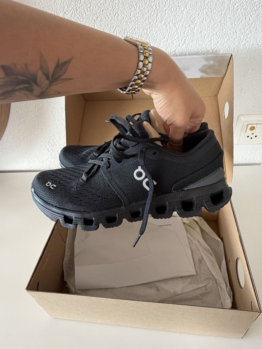 On Scarpe da uomo: On Running Women Cloud X4 – Nuovo e nell'imballaggio originale da Wallisellen venduto da Selin_Achermann 2