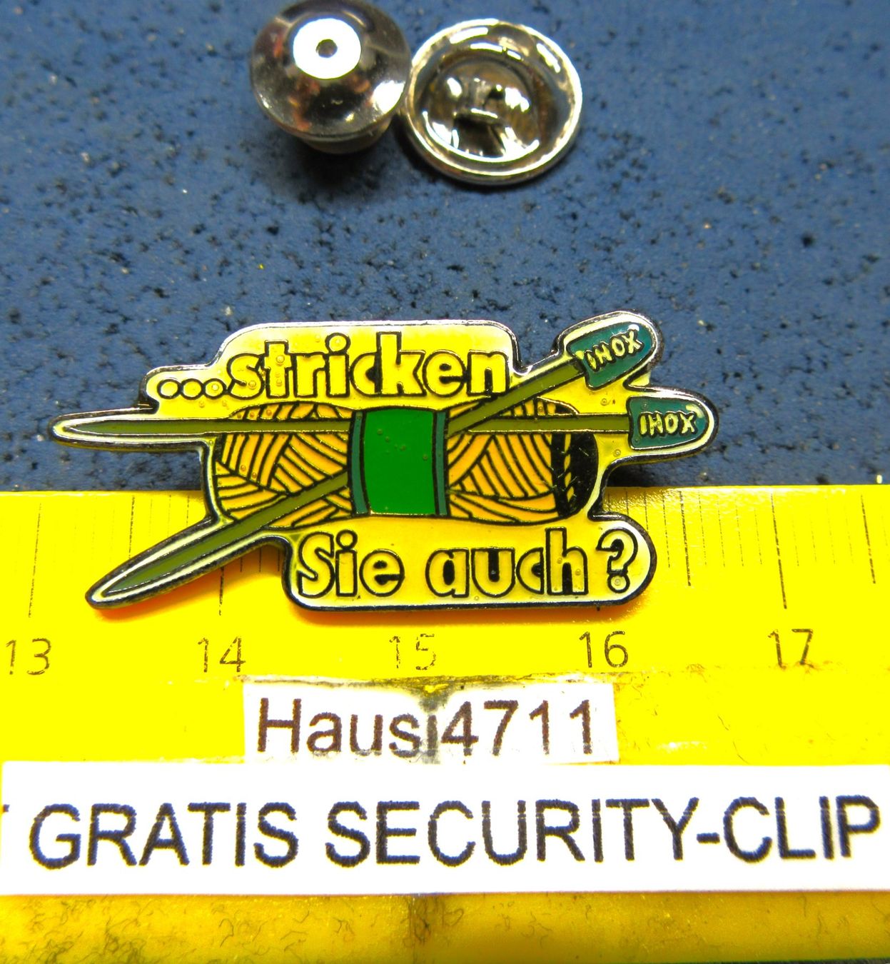 Swiss Placchette & Badge: ... STRICKEN SIE AUCH ??? PIN GLASIERT – Usato da Ettingen venduto da Hausi4711