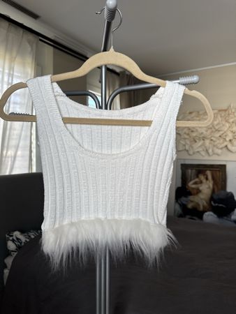 White crop top with fur detail Size M