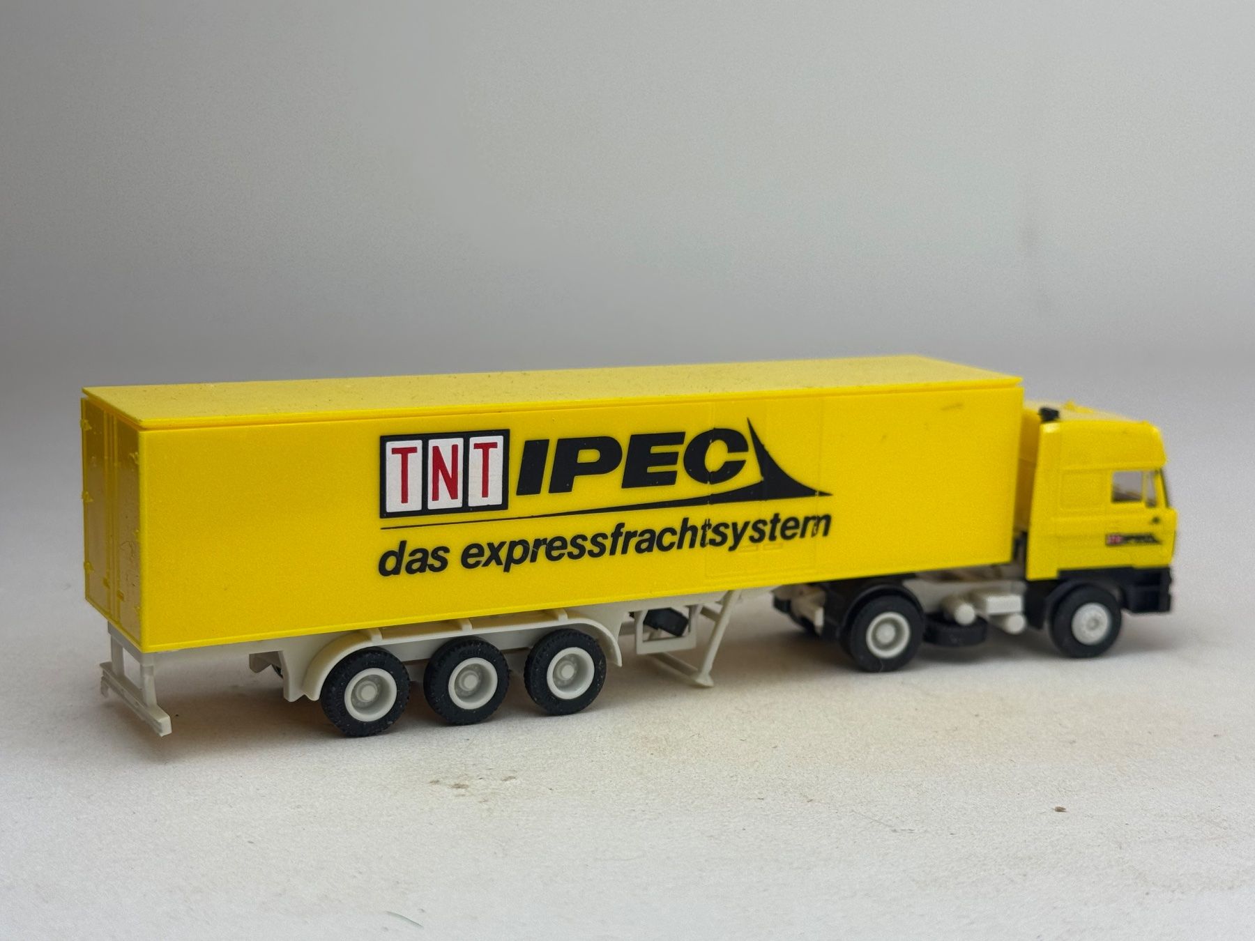 Herpa Modellini d'auto: VE1- Herpa DAF Koffer Sattelzug Ipec – Usato da Elm venduto da Wikmtz 1