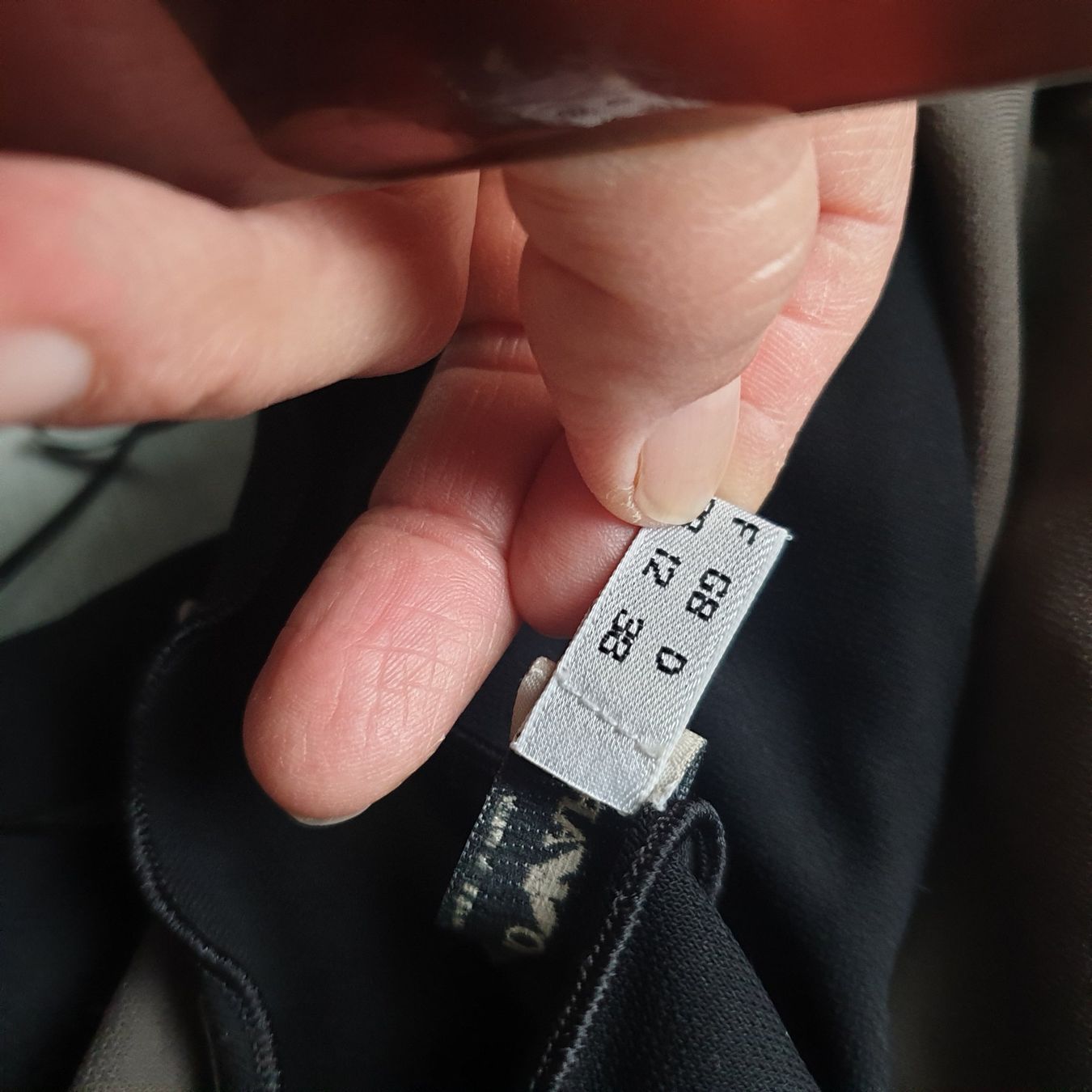 Armani Vestiti: ARMANI schönes Kleid Gr. 38 – Usato da Frenkendorf venduto da Chrigeli01 4