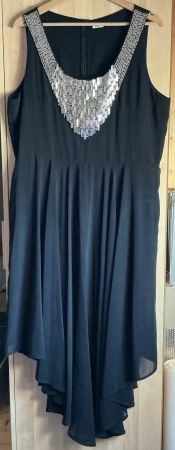 Elegantes Kleid mit Glitzersteinen von Kays / Gr. 46