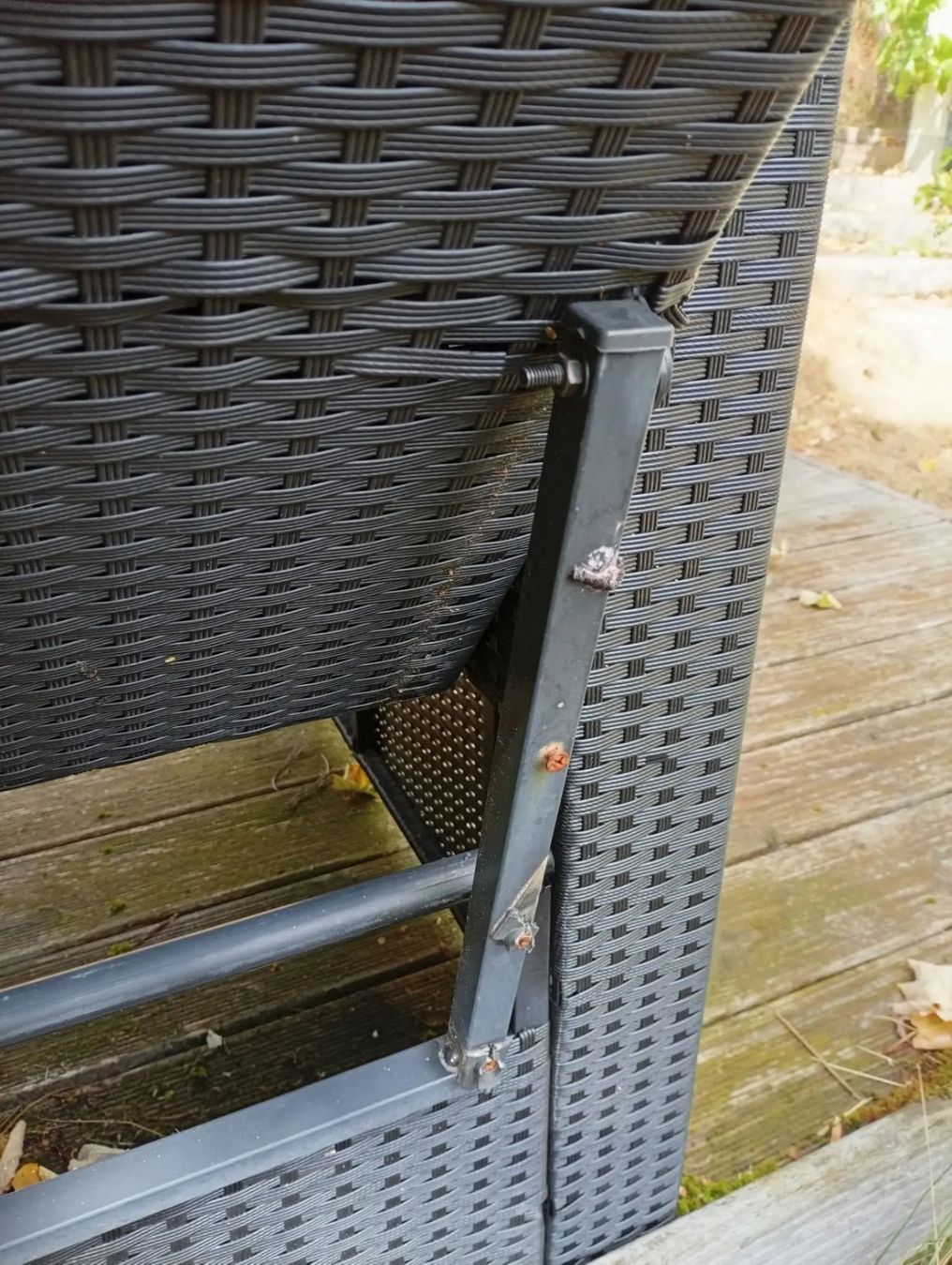 Sofas: Gartensofa Polyrattan schwarz mit weissen Polstern – Defekt aus Bretzwil von Siegu 5