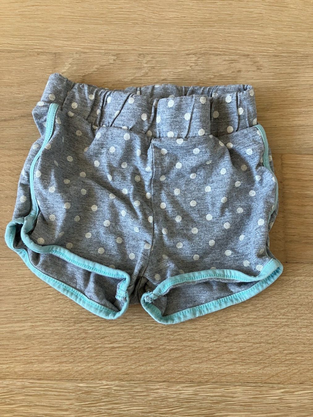 Pantaloni: Kiabi Mädchen Shorts ca. Gr. 86 – Usato da Zürich venduto da tscherel