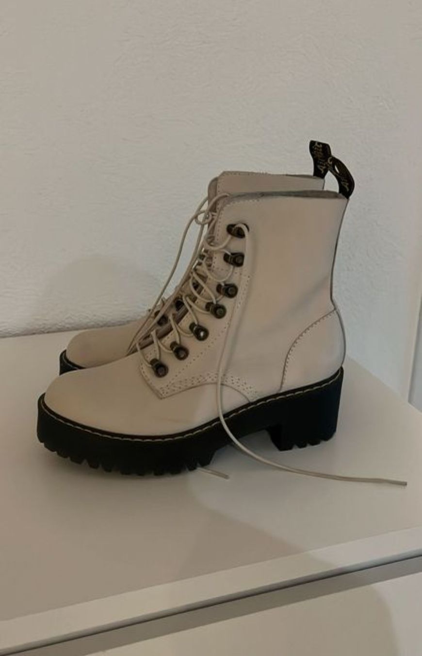 Dr. Martens Scarpe da donna: Dr. Martens Leona Boots, Gr. 40, Beige – Nuovo (secondo la descrizione) da Thalwil venduto da Tigerlily1992 1