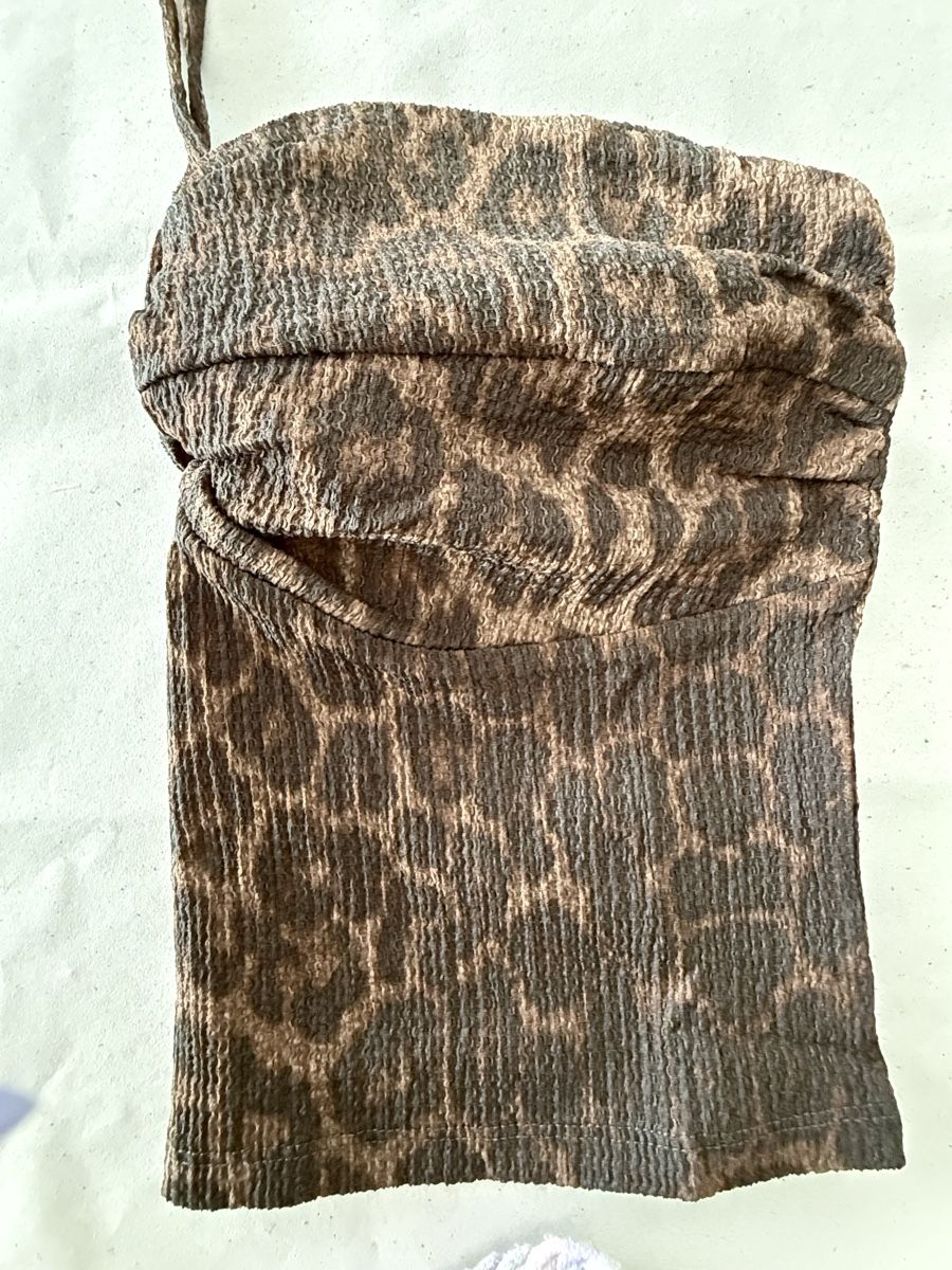 H&M Top: KURZES NECKHOLDER-TOP Grösse L – Nuovo (secondo la descrizione) da Pfeffikon LU venduto da pepino17 3