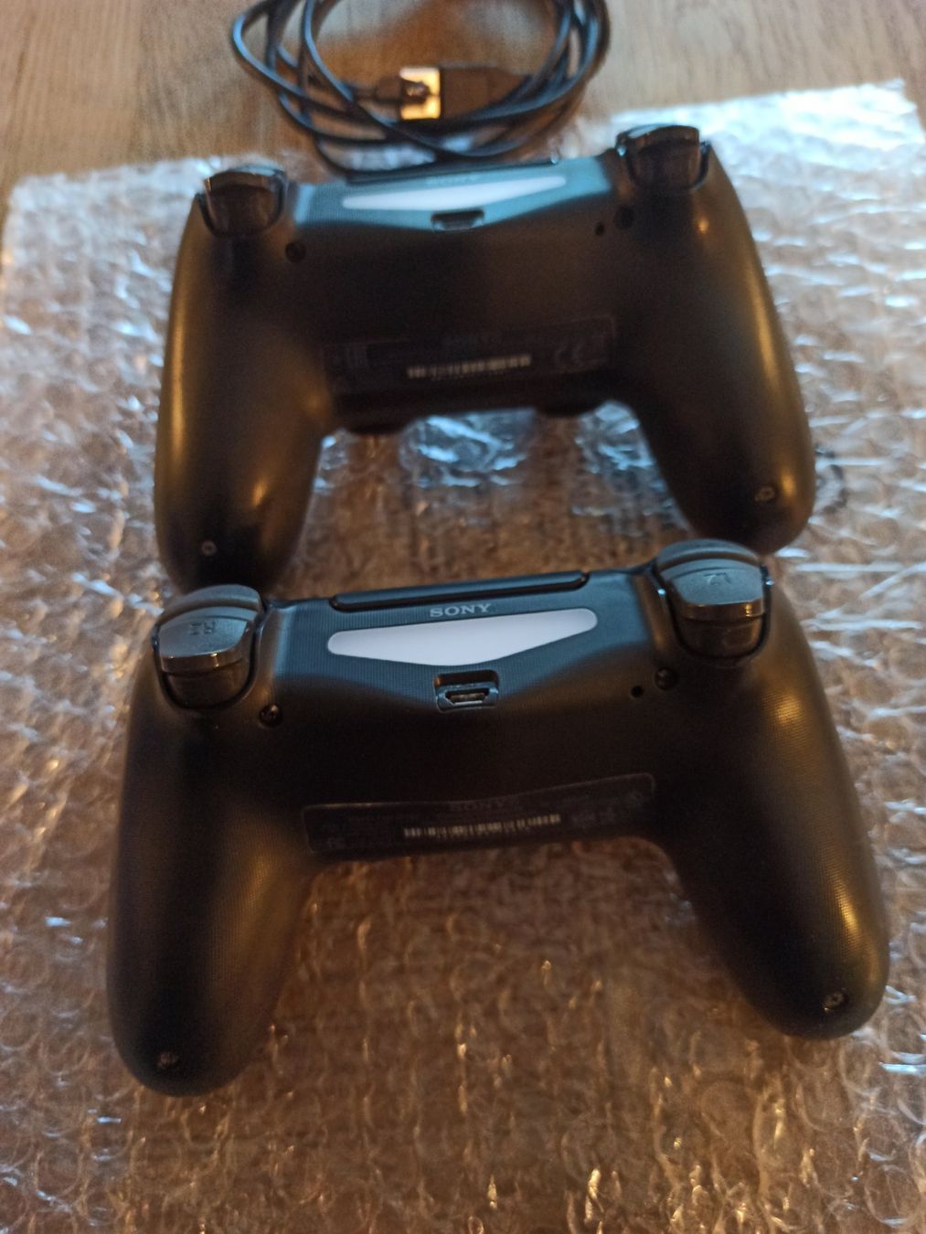 Controller: 2 x Original Controller Sony PS4 Wireless DualShock 4 V2 – Usato da Oberweningen venduto da mar_87mx 7