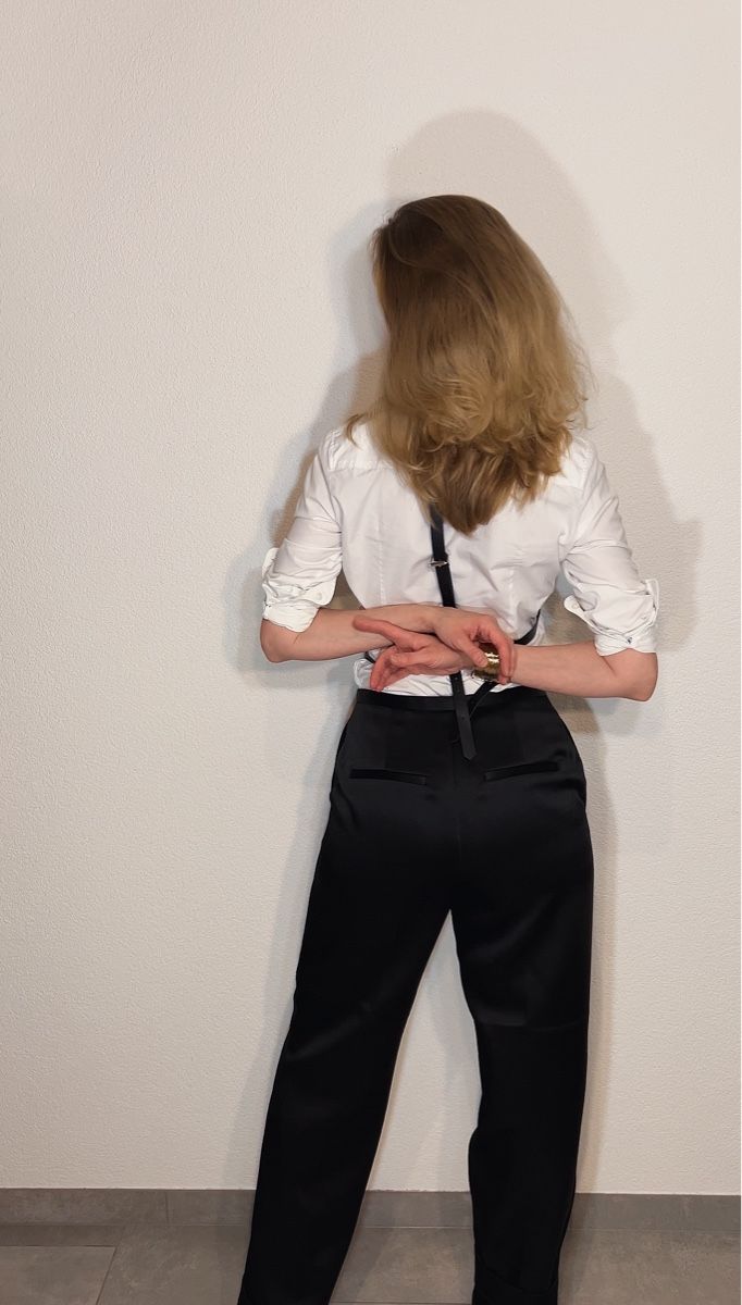 Pantaloni: PANTALON SATINÉE NOIR – Usato da Pont (Veveyse) venduto da pil_k9jp 2