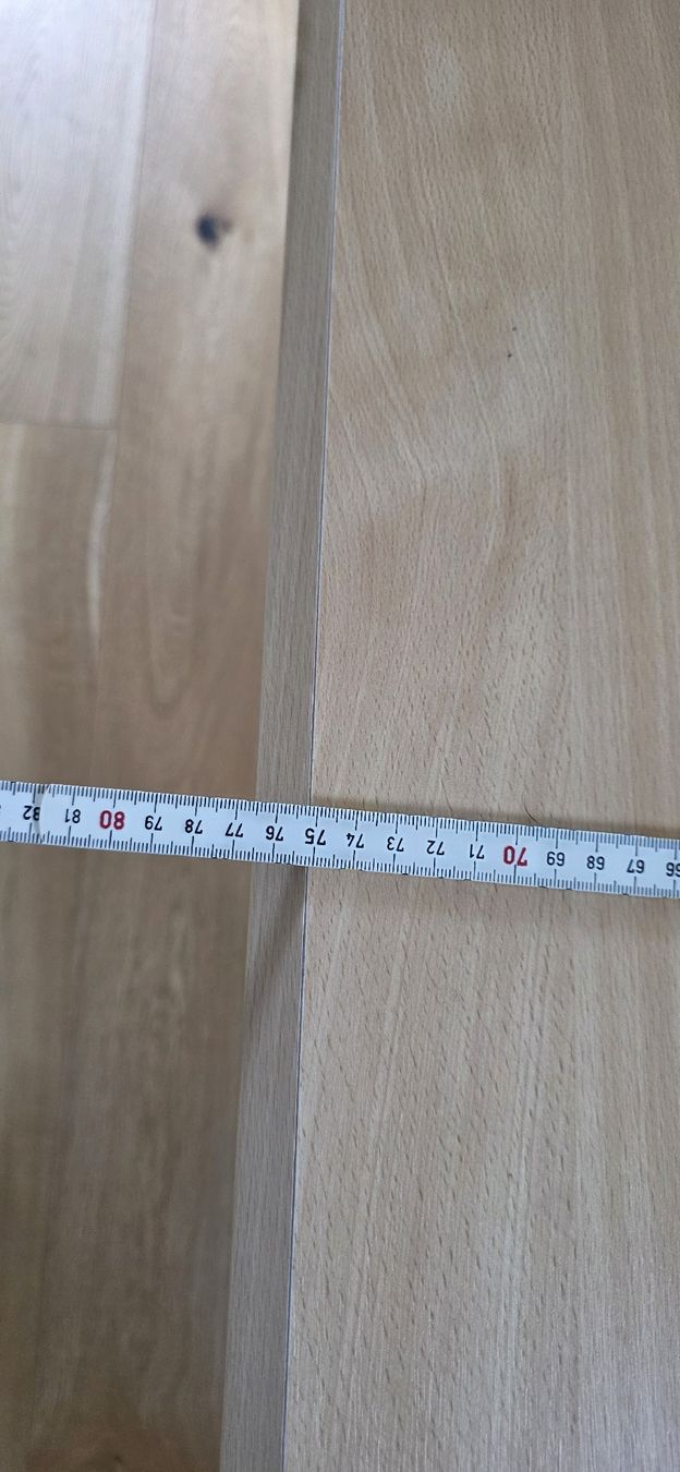 Schreibtische: Tisch hellbraun mit schwarzen Metallbeinen – Gebraucht aus Urmein von chello68 4