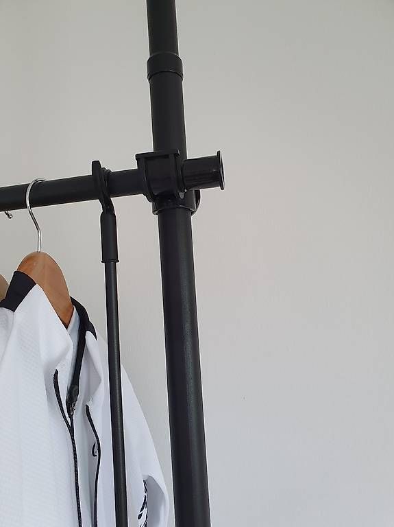 Guardaroba: Teleskop Garderobe schwarz  – Usato da Zürich venduto da _vici_ 3