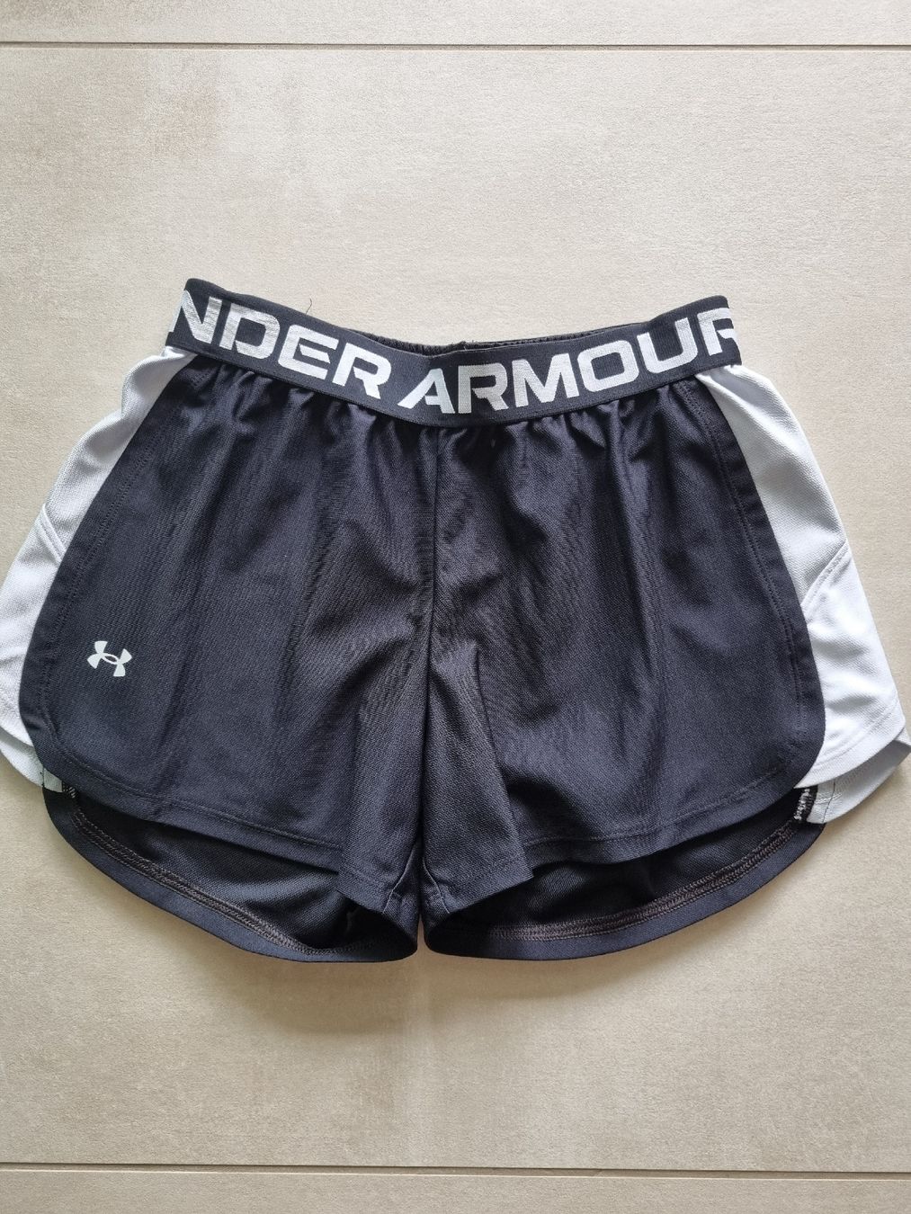 Under Armour Hosen: Under Armour Damen Shorts Sporthose – Gebraucht aus Bülach von cf96