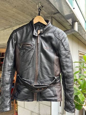 Damen Motorradjacke der Marke Highway