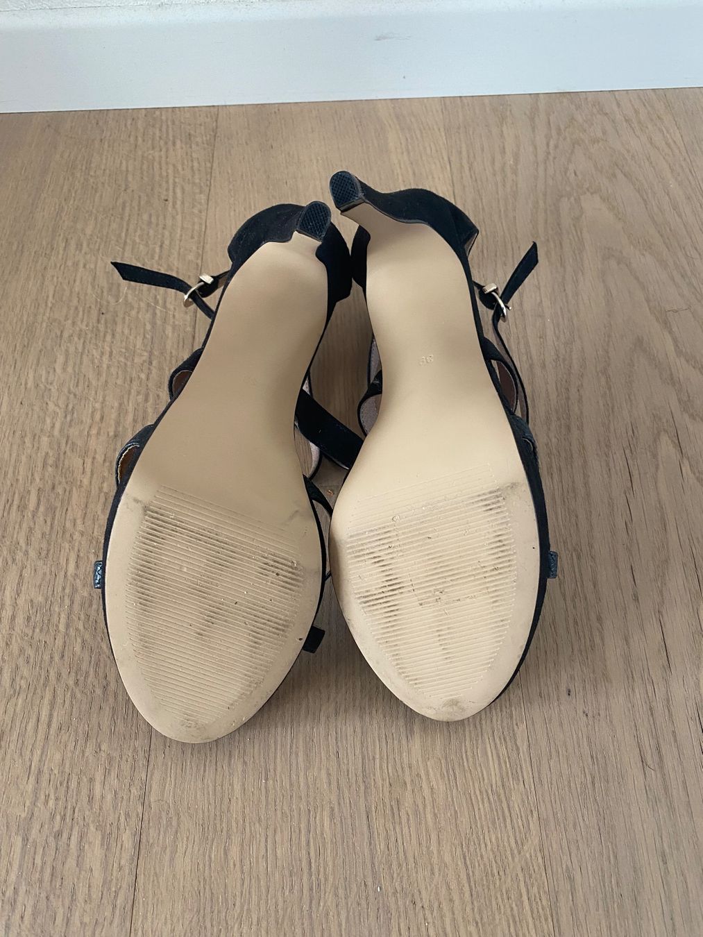 H&M Scarpe da donna: Heels mit Riemen (Gr. 39) – Usato da Schlieren venduto da vivid_wrld 4