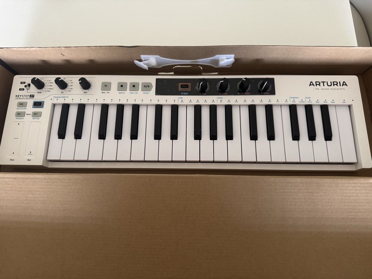 Arturia Strumenti musicali: Arturia Keystep 37  – Nuovo (secondo la descrizione) da Henniez venduto da ROCKZILLA 1