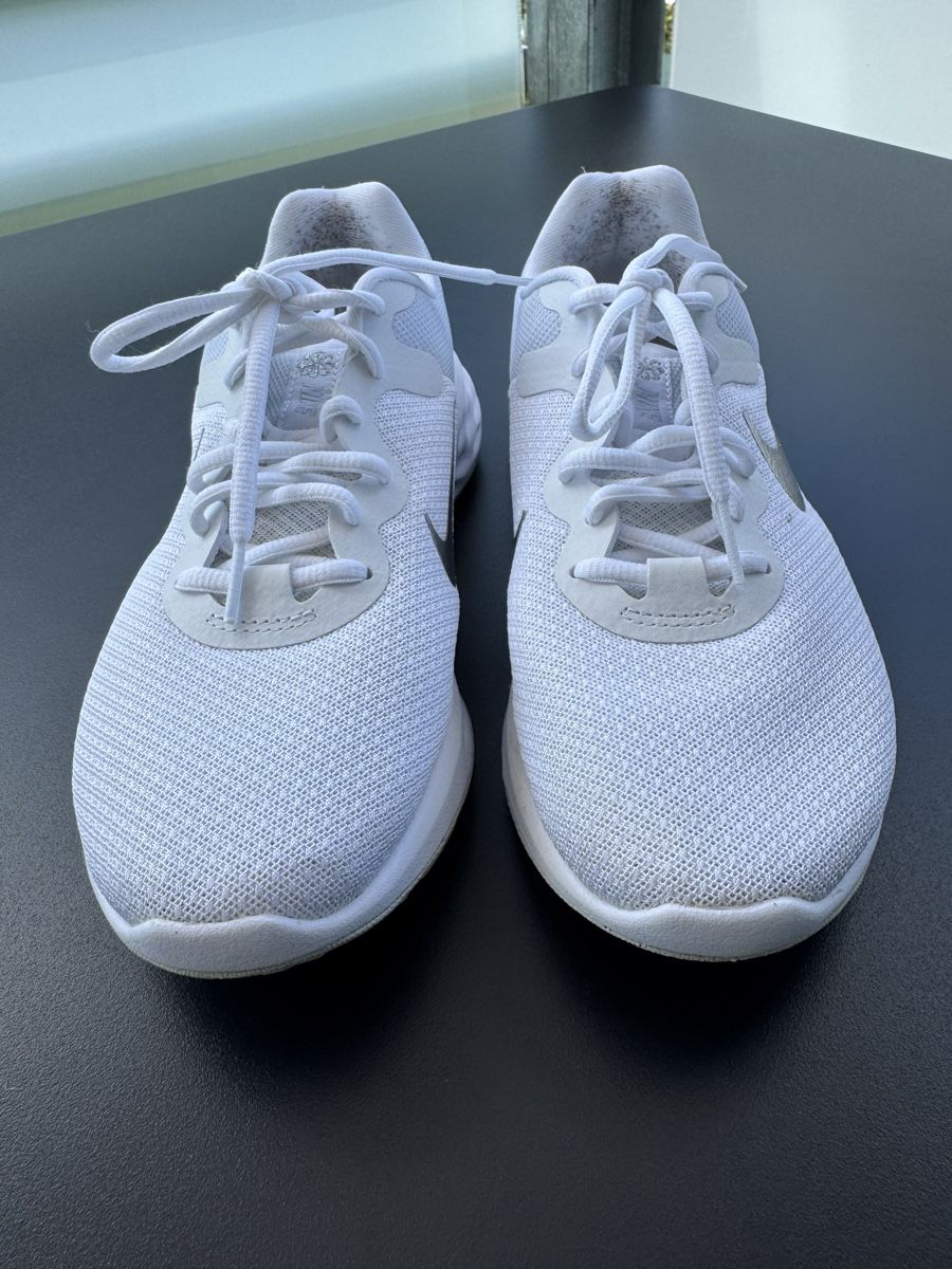 Nike Scarpe da donna: Nike Tennis Freizeit Schuhe – Usato da Regensdorf venduto da scheissspiel 1