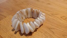 Schöne weisse Pelmut Kette 
