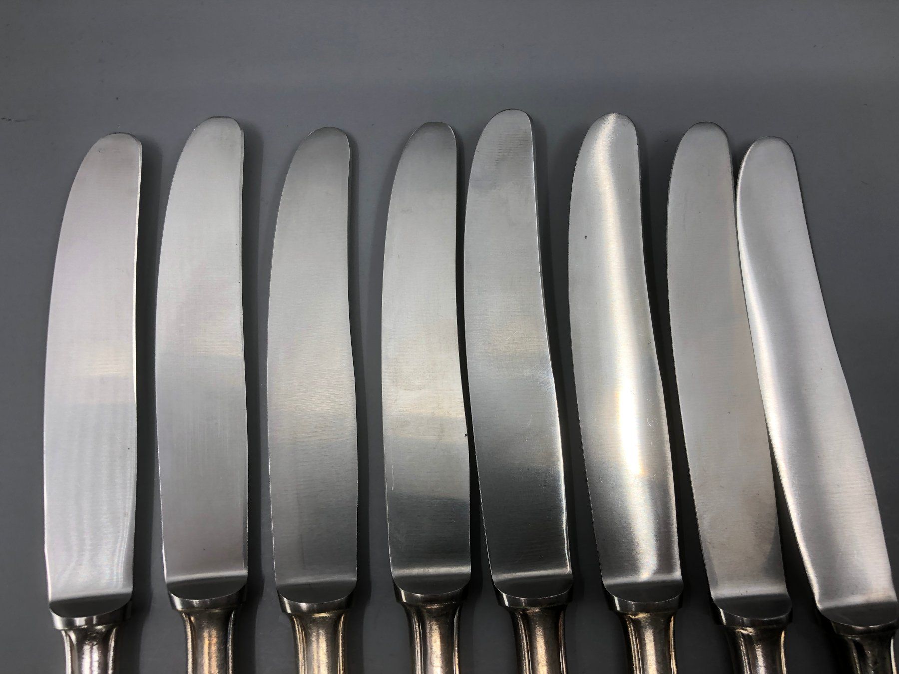 Besteck: 8 Tafelmesser versilbert – Gebraucht aus Basel von Tiabeanie 5