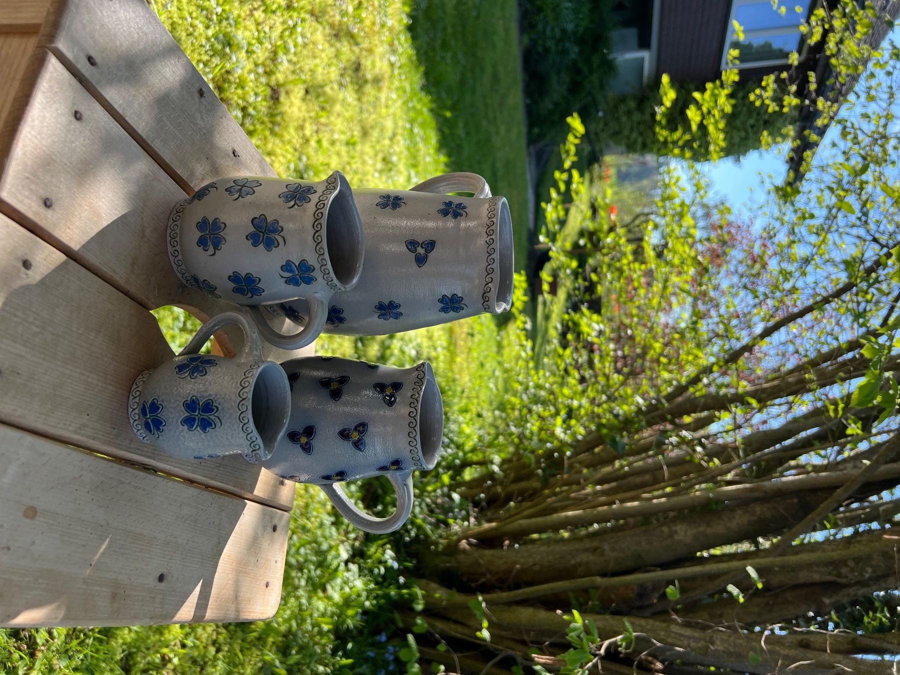 Caraffe: Schöne Keramikkaraffen mit Kleemuster – Usato da Uster venduto da mos_8klm