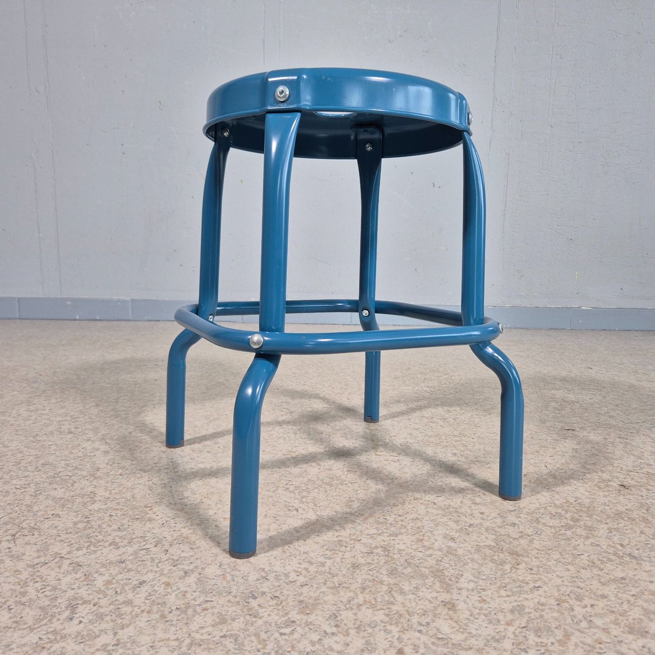 Ikea Sgabelli: IKEA Räskog Hocker Industriedesign Stool Metall Höcker – Usato da Nottwil venduto da Wondewa-Shop