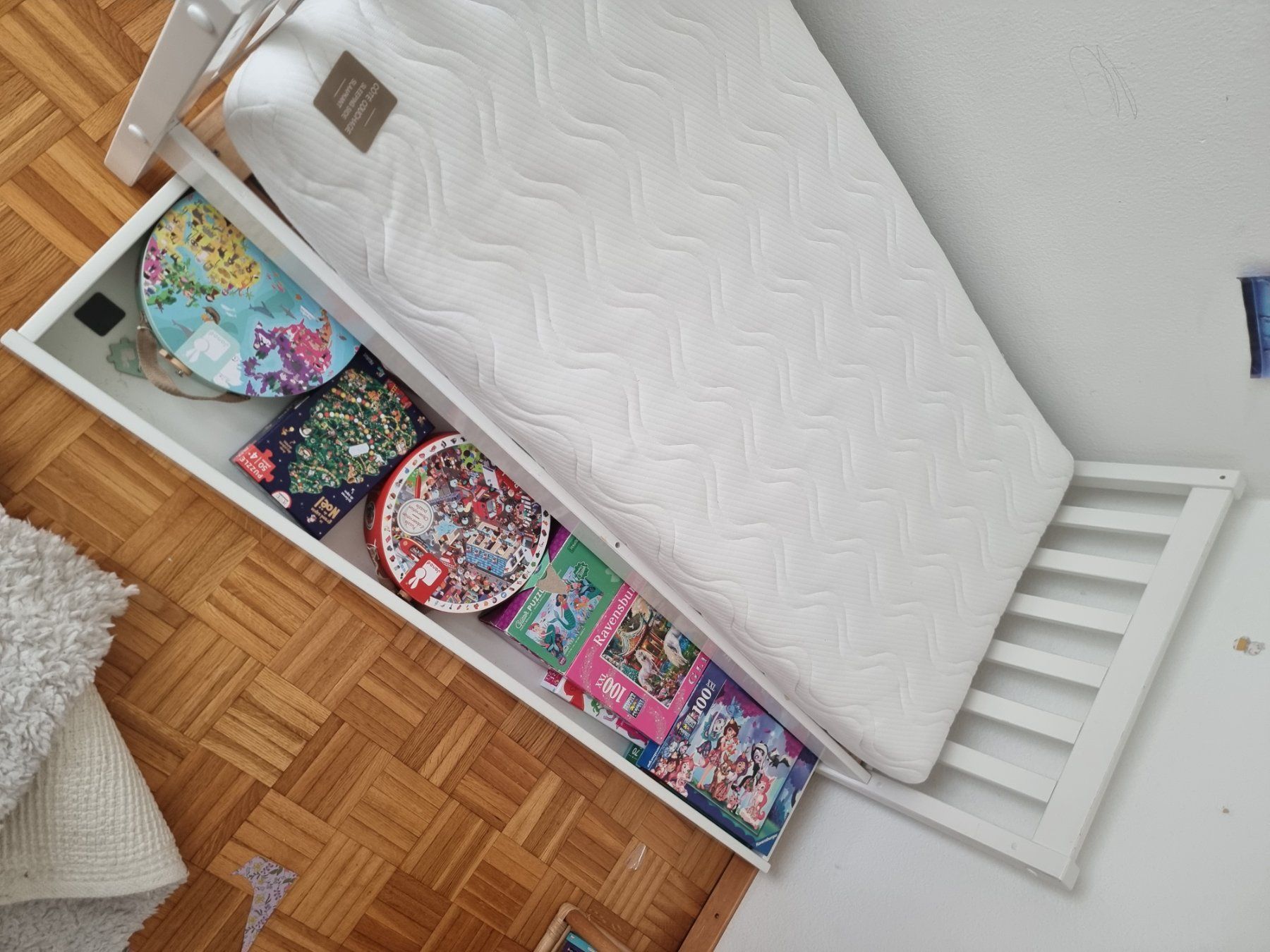 Letti: Lit commode de bébé blanc avec matelas - état impeccable 👍 – Usato da Genève venduto da selmouta 2