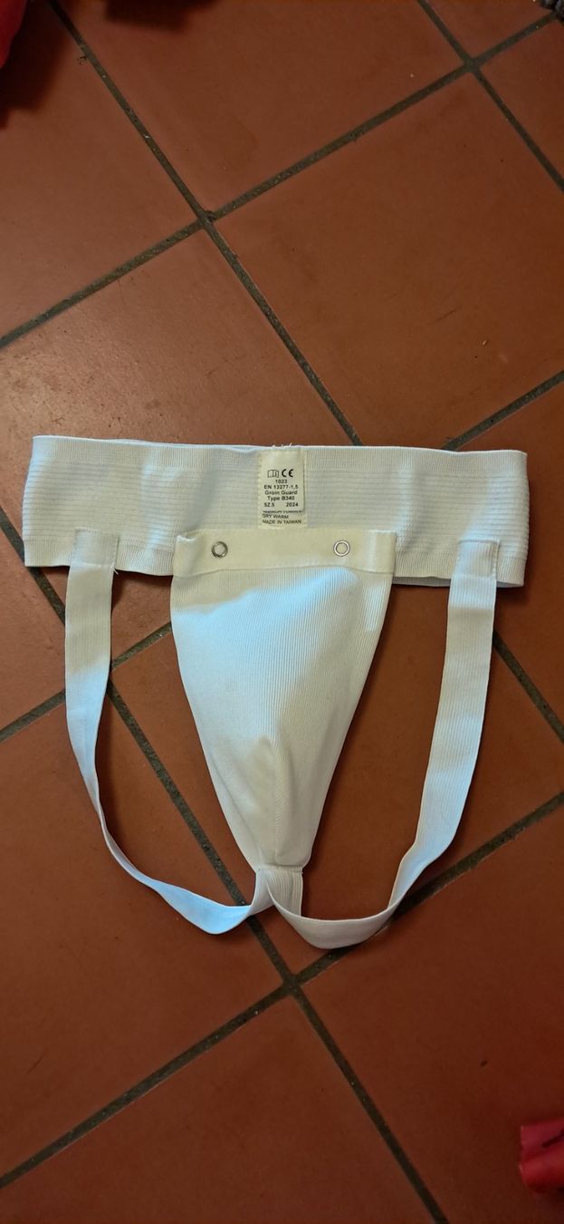 Protections: Karata Intimschutz Kampf neu – D'occasion à Biglen par Jolly5