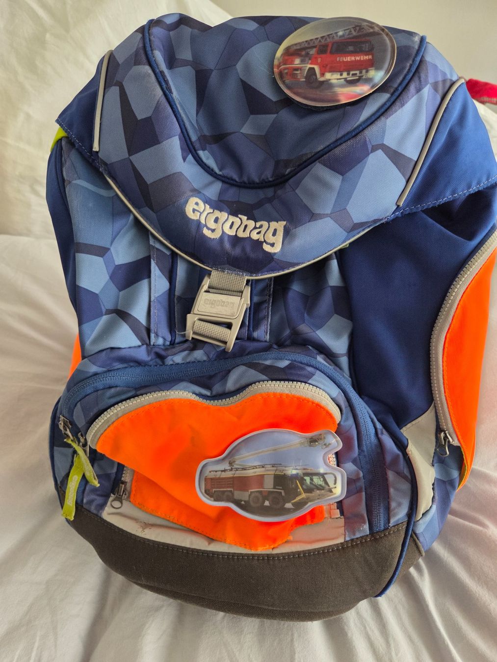 Ergobag Zaini: Ergobag Cubo Schulrucksack Set mit viel Zubehör – Usato da Burgdorf venduto da Pascal846 2