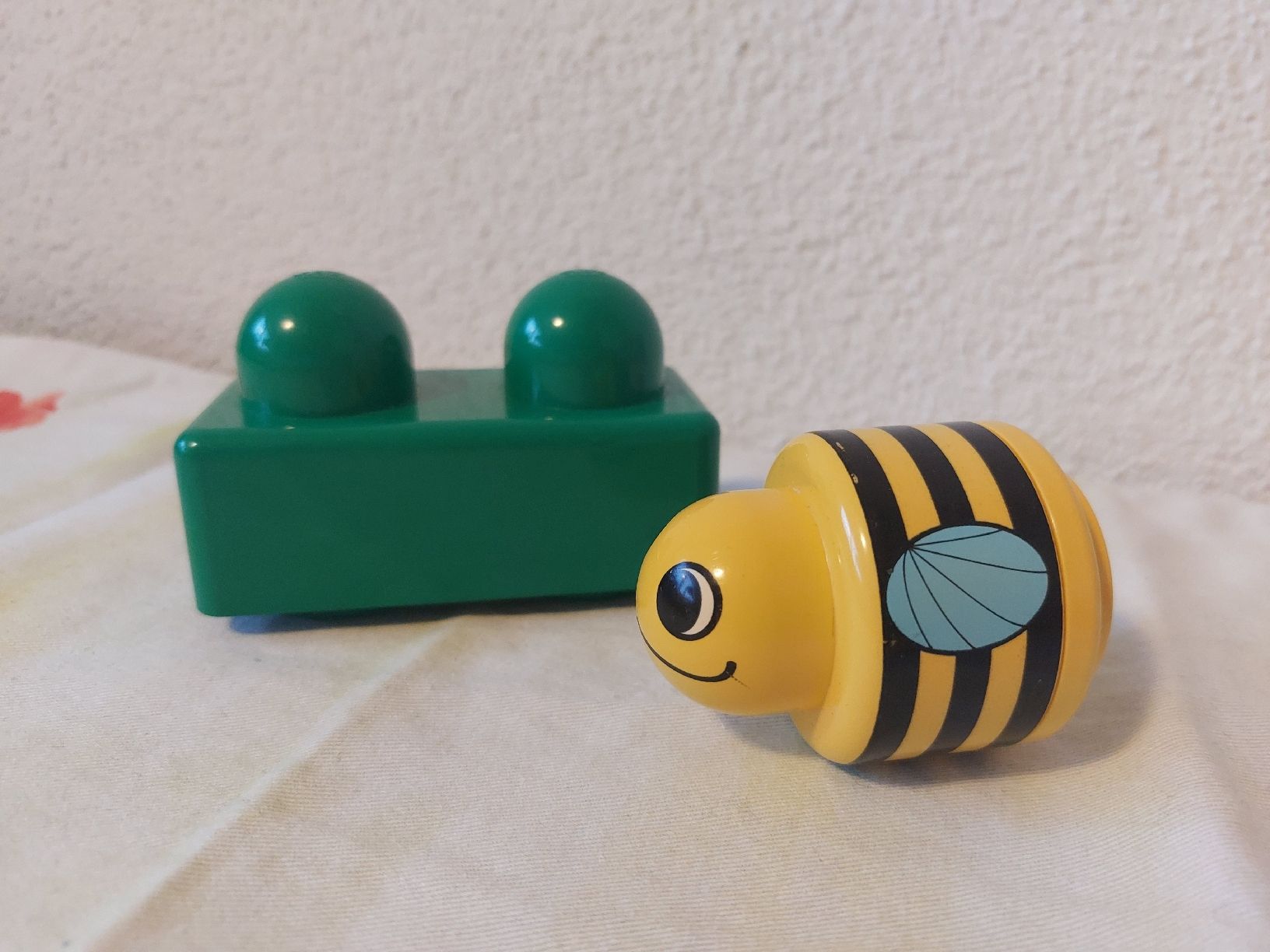 Lego Spielzeuge: LEGO Duplo Primo Rassel-Biene – Gebraucht aus Balterswil von Steineparadies