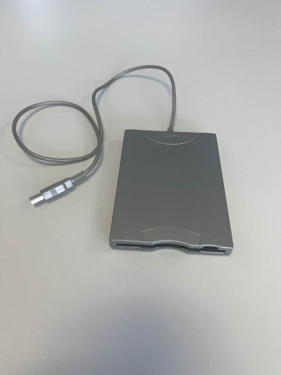 Unità & Adattatore: Floppy Drive usb – Usato da Soazza venduto da RM-77