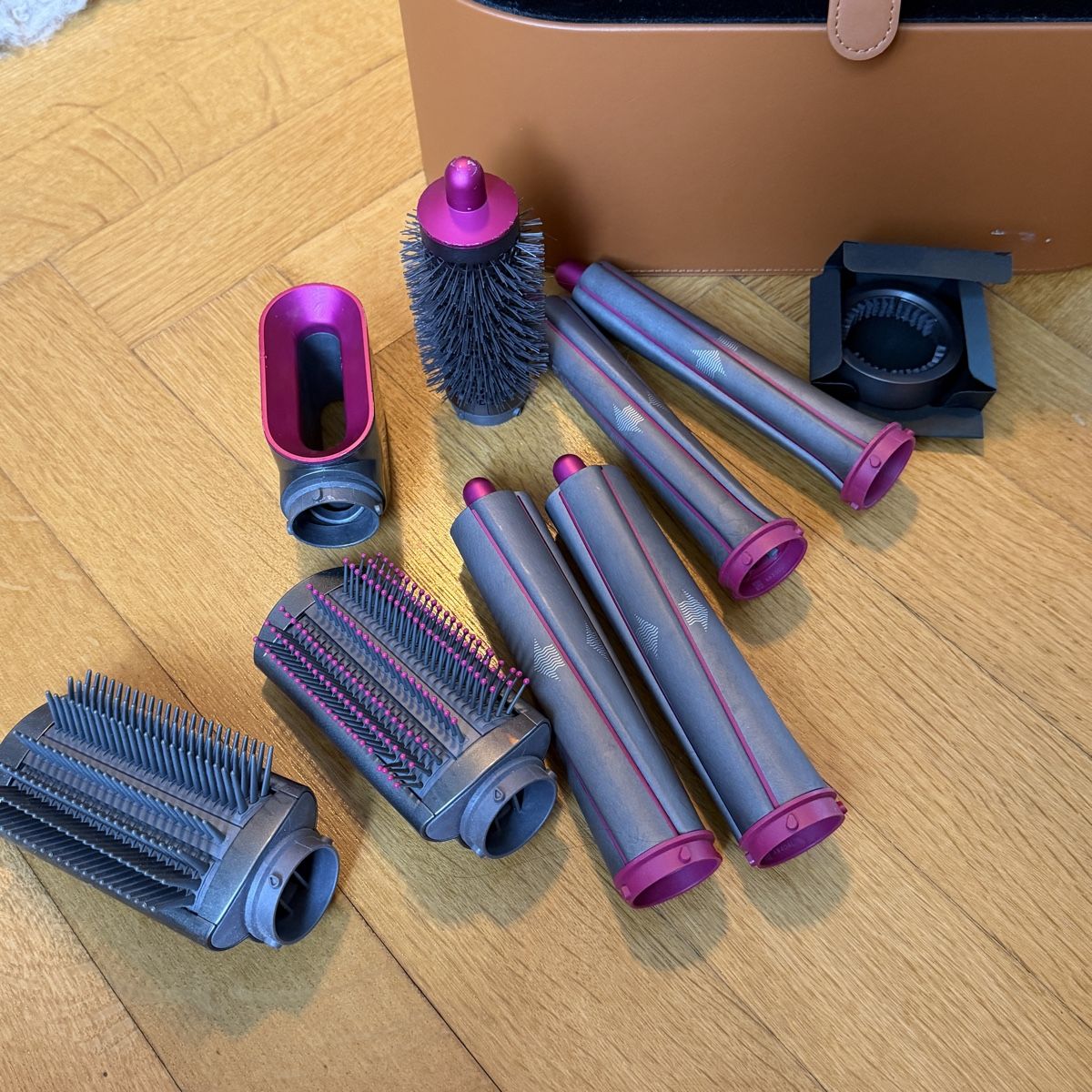 Dyson Asciugacapelli: Dyson Airwrap Complete + Zubehoer mit Box – Usato da Ostermundigen venduto da tatjanakova 3