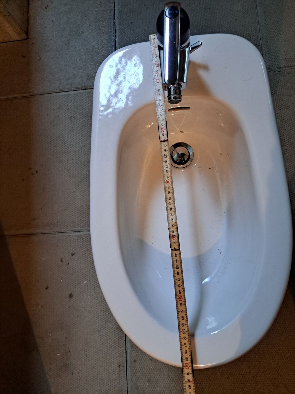 WC: Weisses Bidet mit Armatur – Usato da Küttigen venduto da DRN2MN 4