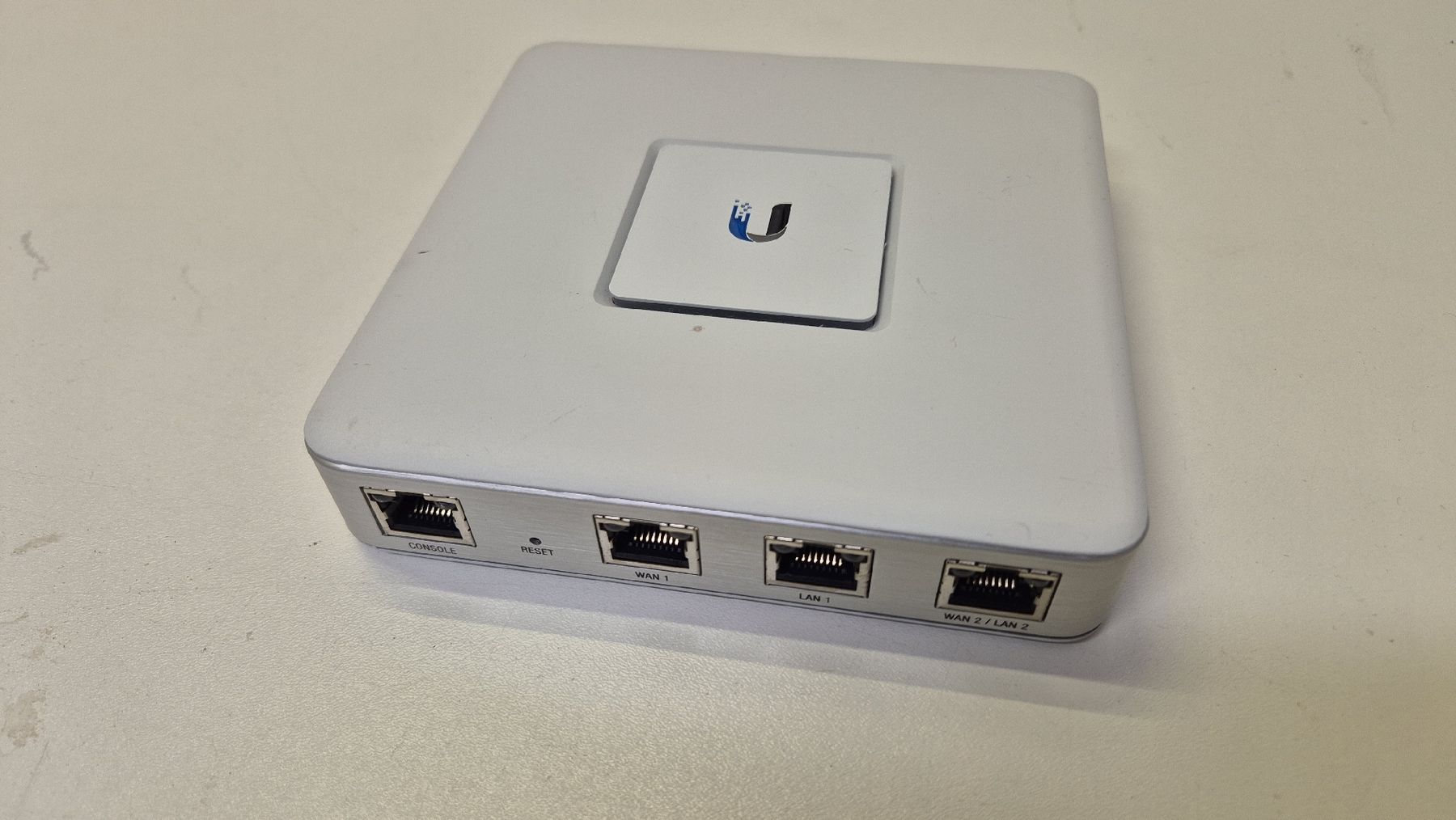 Firewall: Unifi Security Gateway Firewall, VPN Endpoint und mehr – Usato da Uerikon venduto da PhilipFrey