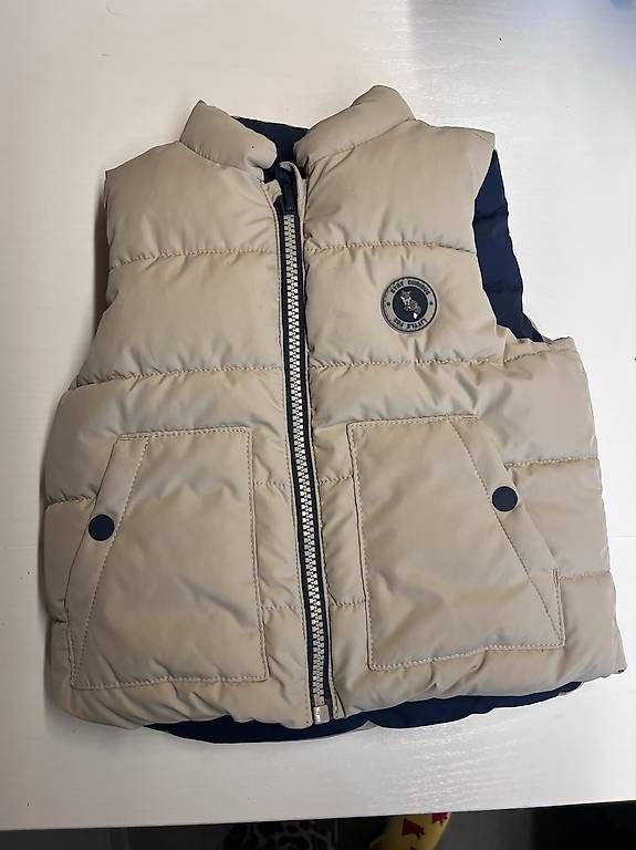 Autres vêtements garçon: Kinderweste wendbar Grösse 86 – D'occasion à Filisur par Folle74